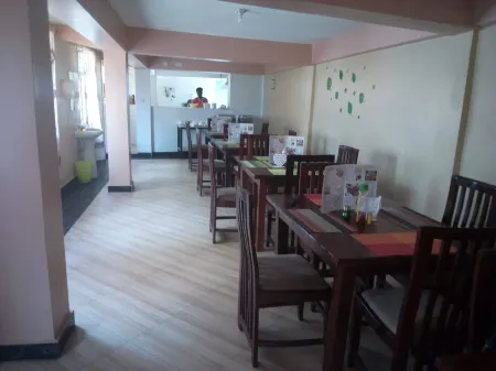 Sunrise Guest House Отели в г. Меру