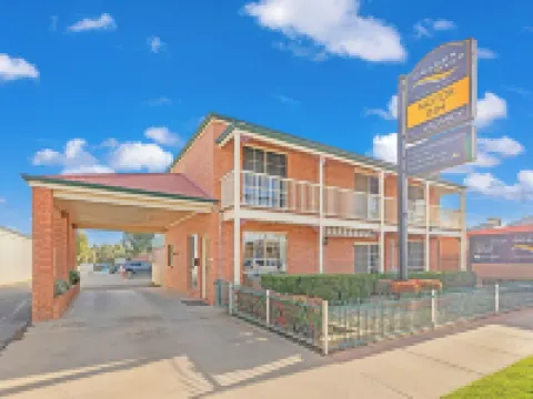 ゴールデン リバー モーター イン モアマのホテル