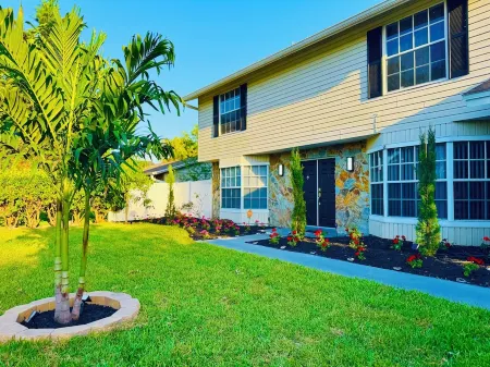 Tampa Luxury 5BR Estate with Pool + Golf Views