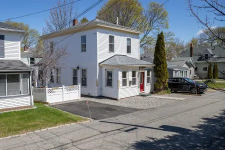 Well-Appointed Downtown BarHarbor /Walk to Everything/ Mins to Acadia Отели рядом с достопримечательностью «Библиотека Джесап Мемориал»