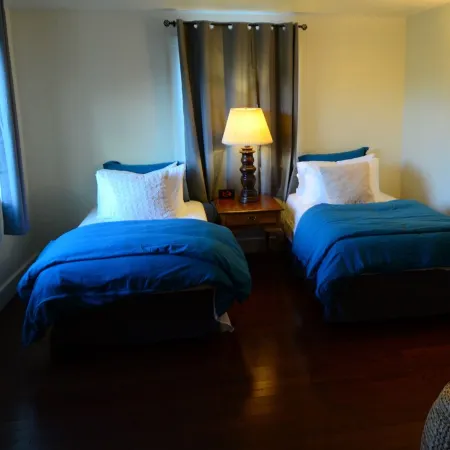 College District Art House - Patio - Walk to Downtown - Sleeps 5