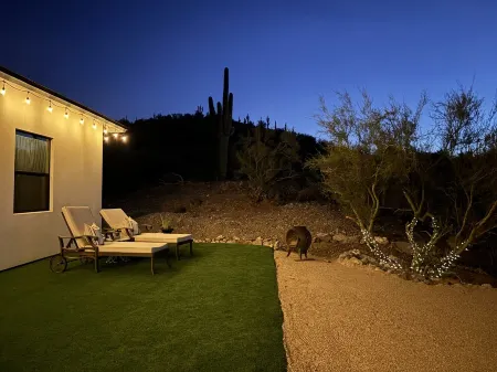 Private Casita w desert landscape and great views.