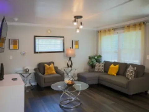 Beautiful Home At Downtown Apex Hotels in Apex