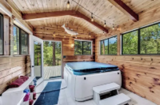 JR's Hideaway- Secluded Cabin on 3.5 acres in Northern Black Hills