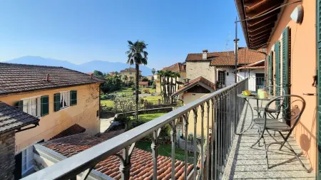 Appartamento Isolino dei Fiori Отели рядом с достопримечательностью «Ronco»