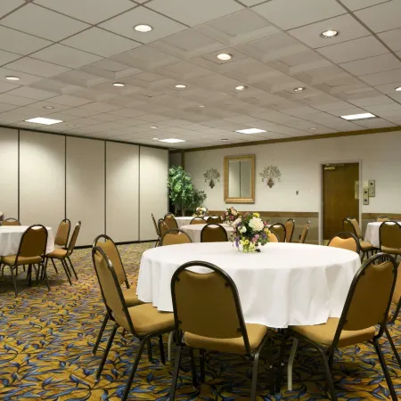 Days Inn by Wyndham Sidney Oh