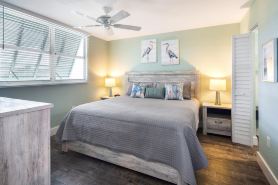 Completely Renovated Condo with Pool, Hot Tub, & Private Patio - Free Parking