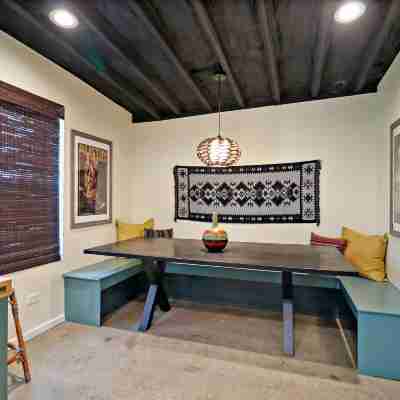 Charming Hideaway with Private Deck - Cozy Retreat in Downtown Delight Rooms
