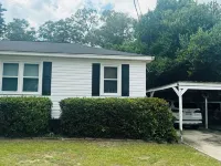 Cozy 3-Bedroom Home in West Columbia Located Only 5 Minutes from Downtown Vista.