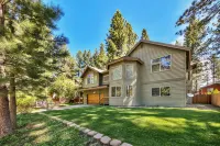 Private Hot Tub and Rock Climbing Wall - Stylish Family Haven