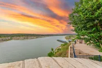 *Recently Renovated Hill Country Island Retreat - Loaded with Amenities! Hotels in Lago Vista