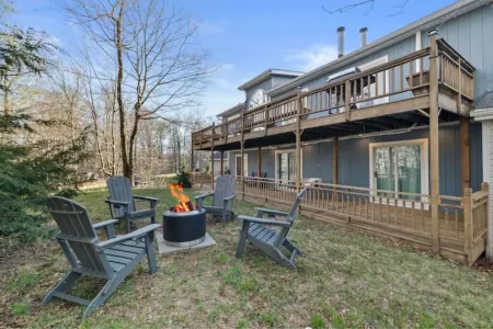 New! Pool/Hiking/Gym/Lake/Golf/karaoke/firepit