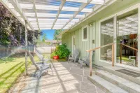 Dog-friendly wine county home with enclosed yard, W/D, cable, covered patio