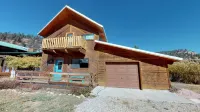 Riverfront Access and Cozy Charm - Tranquil Mountain Retreat