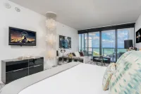 Stunning Balconies and Hotel Amenities - Luxurious Oceanfront Oasis