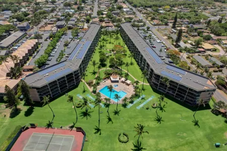 Partial Ocean View and Large Lanai - Stunning Island Retreat Отели рядом с достопримечательностью «Kihei Aquatic Center»