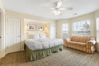 Scenic Lake Access and Resort Amenities - Inviting Cozy Retreat Hotels in Kimberling City