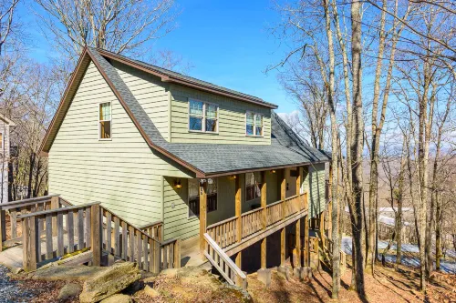 Mountain Lodge with Game Room and Scenic Views - Charming Retreat