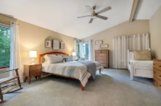 Private Hot Tub, Sauna and Game Room - Stunning Tranquil Escape