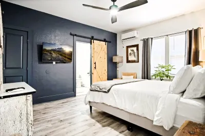 Cozy Studio with Kitchenette and Smart TV - Charming Urban Retreat Hotels in 