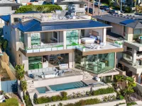 Heated Pool, Rooftop Lounge and Gym - Stunning Ocean View Retreat