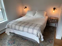 Easy Access to Downtown and Beach Parking - Charming Spacious Haven