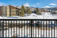 Scenic Mountain Views and Cozy Gas Fireplace - Spacious Retreat