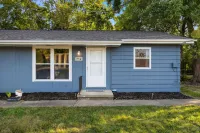 Perfect for Families and Local Exploration - Charming Cozy Retreat Hotels in Spring Bay Township