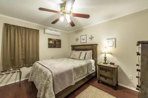 Songbird Haven Cozy Country Getaway Hotels in McLennan County