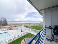 Inn Building Condo #203- Remolded with Lake View! Hotels in Saint Charles