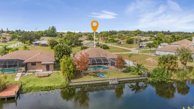 Heated Pool and Spectacular Water Views - Stunning Modern Oasis 케이프코럴 스포츠 콤플렉스 주변 호텔