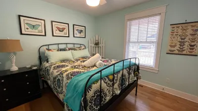 Spacious Screened Porch and Fire Pit - Charming Coastal Haven