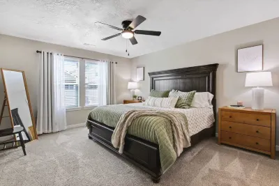 The Meridian Manor | Private 4 Bedroom Home Hotels in Eagle