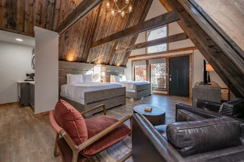 Electric Fireplace and Lakeview Deck - Spacious Charming Retreat Hotels in Garrett County