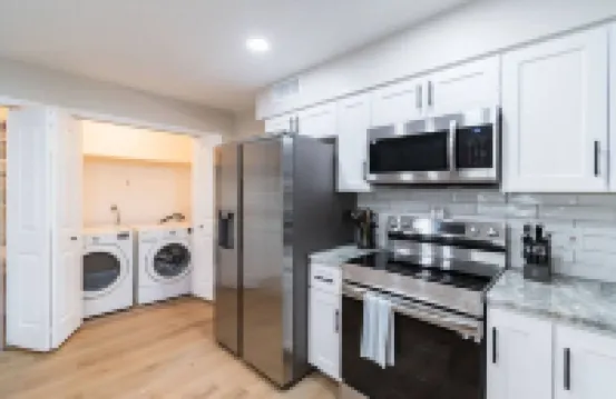 Spacious Townhome with Private Patio - Luxurious Tranquil Oasis