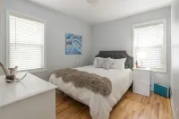 Mountain View Cottage, Walk Everywhere, Huge Fenced Yard