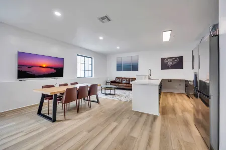 Rooftop Terrace and Garage - Stunning Urban Luxury Retreat