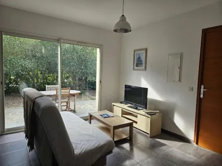 Mini villa T2 on the seafront at Marine de Sisco, ideal for discovering the Cape.