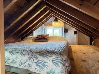 Peaceful Cozy Water Front Cottage. Step back in time and ENJOY Hotels near Shell Point Beach