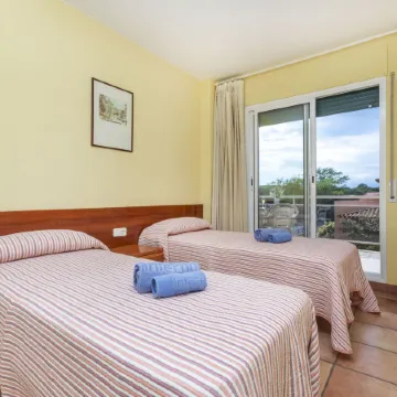 "Port Pals Sea View"