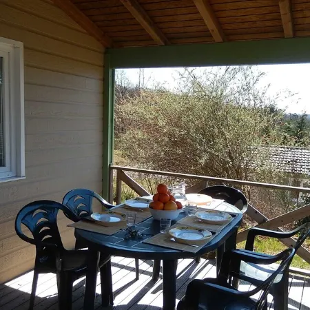 Large furnished cottage with terrace Отели в г. Бена
