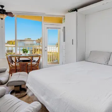 Ocean Breeze - Ocean Front at Symphony Beach Club!