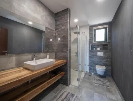 Seaview Villa with Pool-Hanja Отели в г. Подострог