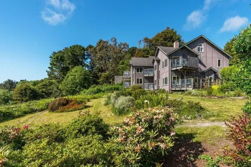 Turtle Rocks Oceanfront Inn