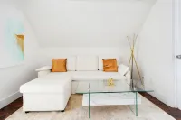 NY Luxury Apt Free Parking in Prime Area