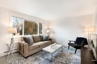 Comfortable Abode Near Historic Downtown - parking