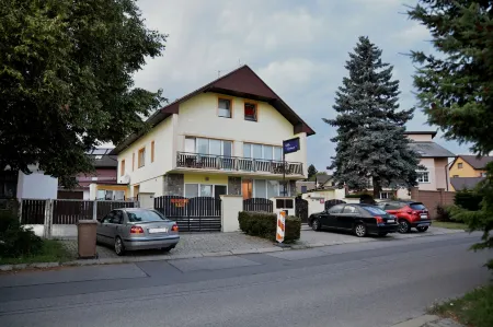 Wellness Vila Bohemia Отели в г. Karlstejn