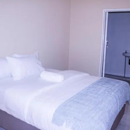Royal Guest House Отели в г. Хараре