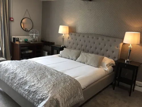 Castle Lodge Wilton Hotels in Walford