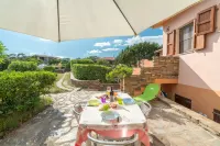 Comfort and privacy for 4 guests by La Pelosa beach